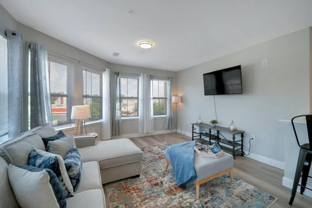 Beautiful 2Br Apt/Ewr Airport/King /Free Parking Newark Extérieur photo
