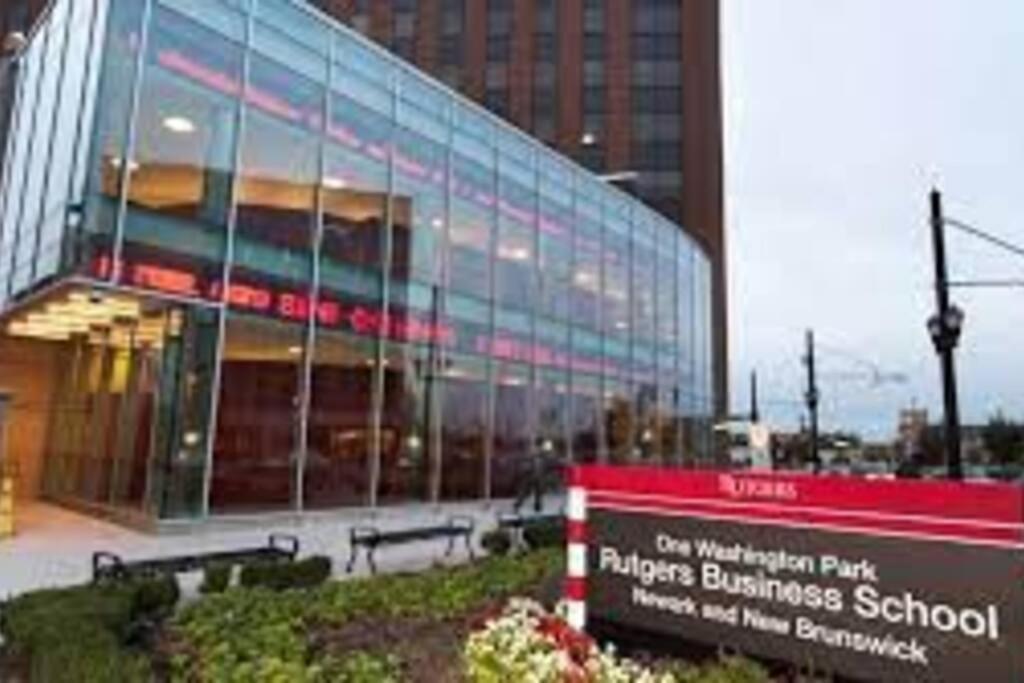 Beautiful 2Br Apt/Ewr Airport/King /Free Parking Newark Extérieur photo