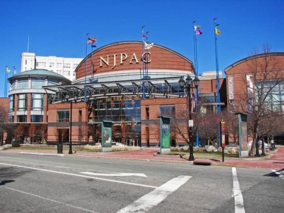 Beautiful 2Br Apt/Ewr Airport/King /Free Parking Newark Extérieur photo