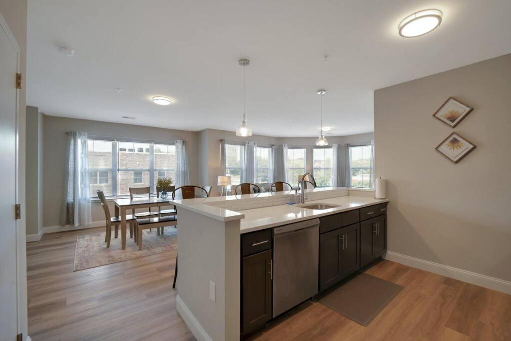 Beautiful 2Br Apt/Ewr Airport/King /Free Parking Newark Extérieur photo